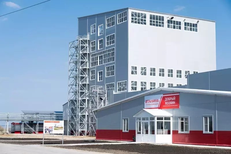 ГК Талина запустила производство импортозамещающих кормов Производство влажных кормов для домашних животных начатое группой компаний Талина позволит до конца 2025 года впустить 80 тыс тонн новой импортозамещающей продукции и увеличить число рабочих мест на одном из системообразующих предприятий России Инвестиции в производство превысили 5 млрд рублей сообщила генеральный директор АО ГК Талина Марина Маркина Благодаря расширению производства Талина увеличит в этом году число новых рабочих мест За 2024 год в регионе создано 1 540 рабочих мест треть из них по направлению кормов для домашних питомцев Только за восемь месяцев 2025 года создано 1 565 рабочих мест При этом инвестиции порядка 2 млрд рублей в производство сухих кормов которое н sdelanounas ru blogs 170878 utm source tg sdelanounas ru подпишись Кстати а вы хотите чтобы на этом канале появились новости о вашей компании Это бесплатно Подробнее здесь sdelanounas ru staticpages id 126