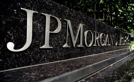 JPMorgan запустил свой токен JPM Coin Токен для институциональных клиентов представляет собой токенизированные долларовые депозиты позволяющие мгновенно переводить средства через публичную блокчейн сеть Base В отличие от стейблкоинов депозитные токены приносят доход своим держателям JPM Coin уже принимается как залог на бирже Coinbase Подписывайтесь на arkanewsagency