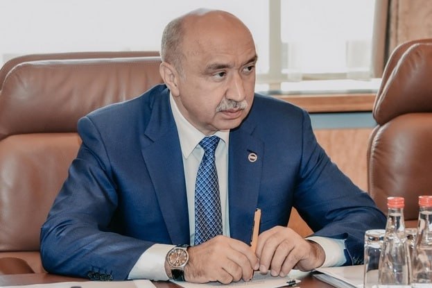 Истек срок давности дела против экс-ректора КФУ Ильшата Гафурова — ТАСС Следствие считает, что в 1999 году Гафуров, когда был главой Елабуги, заказал убийство депутата горсовета Айдара Исрафилова, который публично критиковал его работу. Истечение срока давности не означает автоматическое освобождение от уголовной ответственности. Решение остается на усмотрение суда, но в случае признания вины его уже не могут приговорить к пожизненному. Подписаться на «Вечерку»
