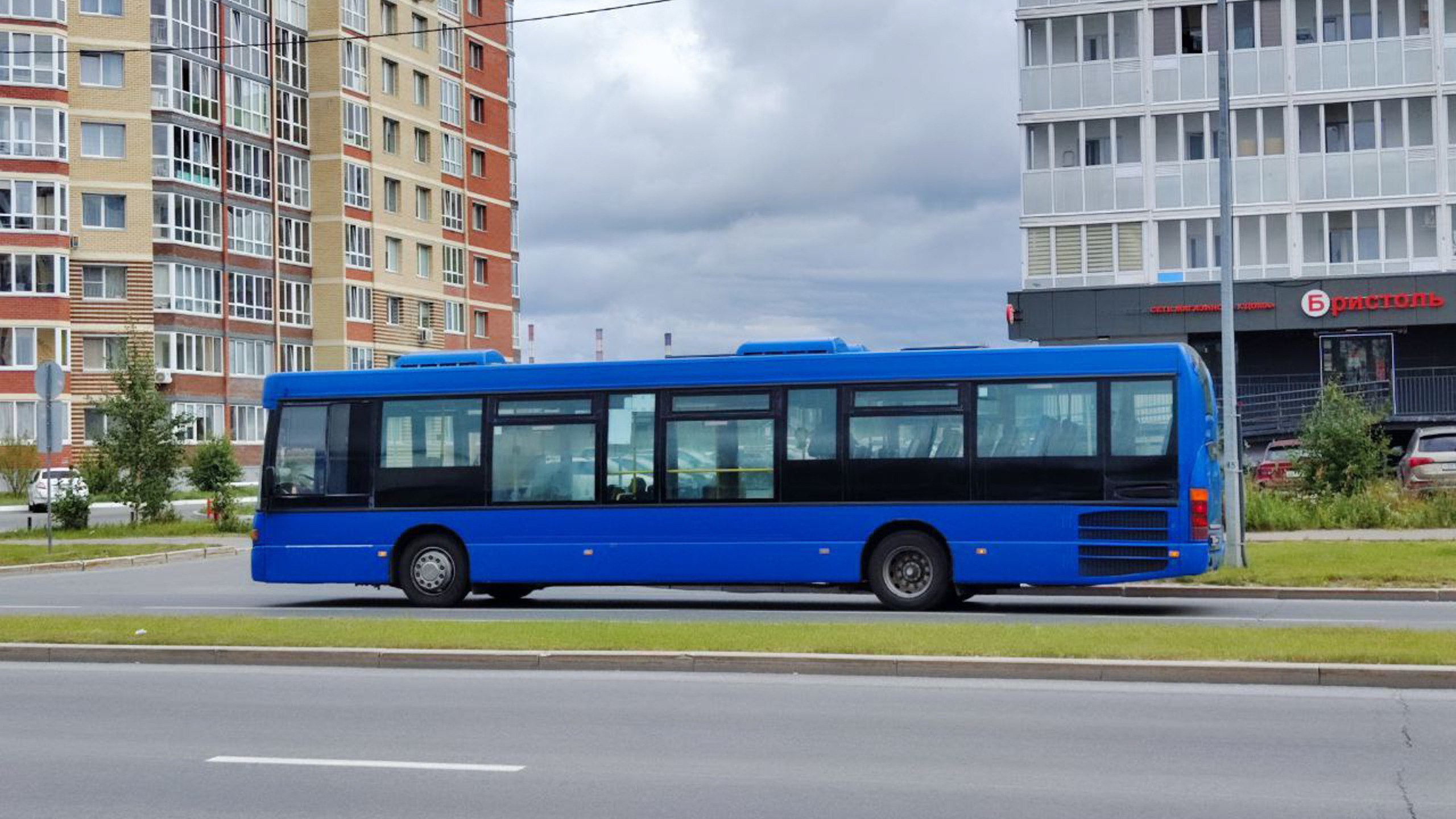 В мэрии Екатеринбурга приняли решение не выставлять на продажу Гортранс в связи с проводимой транспортной реформой По мнению городских властей после внедрения брутто контрактов в этом нет необходимости Сейчас все усилия направлены на отладку функционирования новой системы брутто контрактов Транспортная реформа позволила превратить общественный транспорт в качественную муниципальную услугу поэтому приватизация в данный момент нецелесообразна рассказали в администрации города Коммерсанту Присылайте фото видео и новости OSTagilCity bot