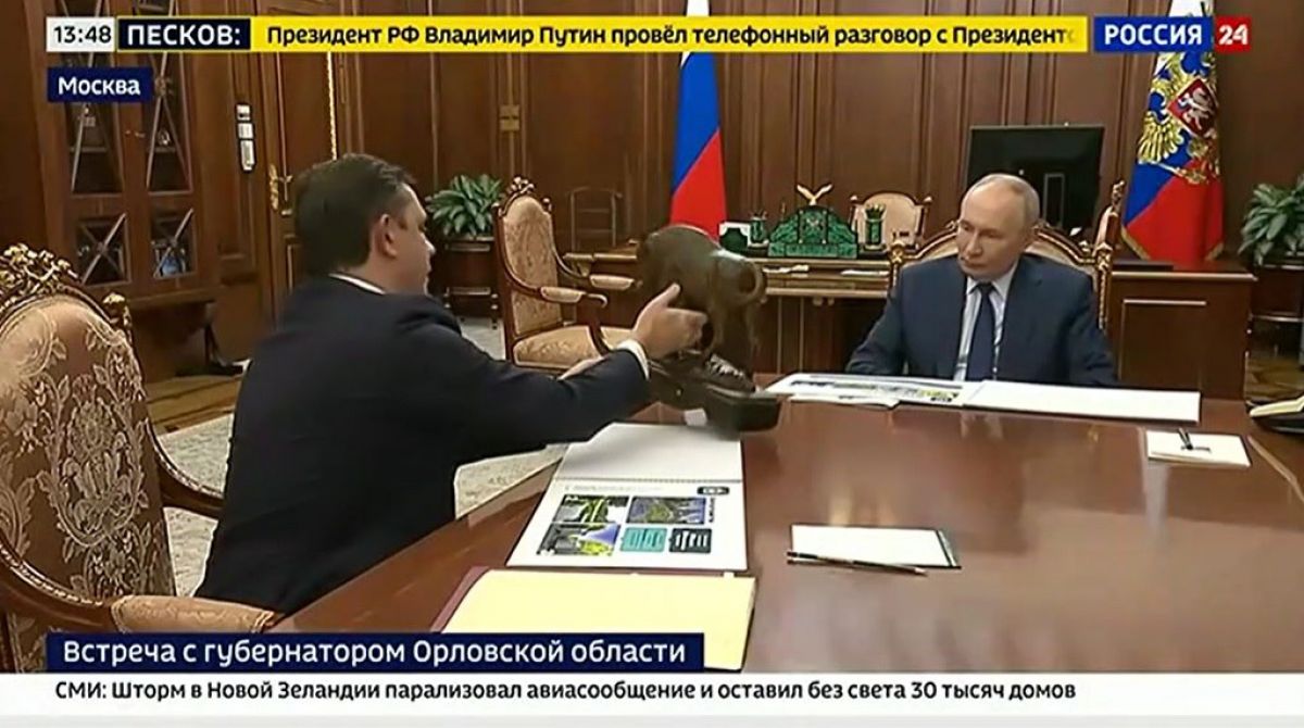 Клычков подарил Путину зубра newsorel ru fn 1803787 html Губернатор Орловской области рассказал Путину о растущей популяции зубров и подарил символичный сувенир Прислать новость Подписаться Мы в MAX