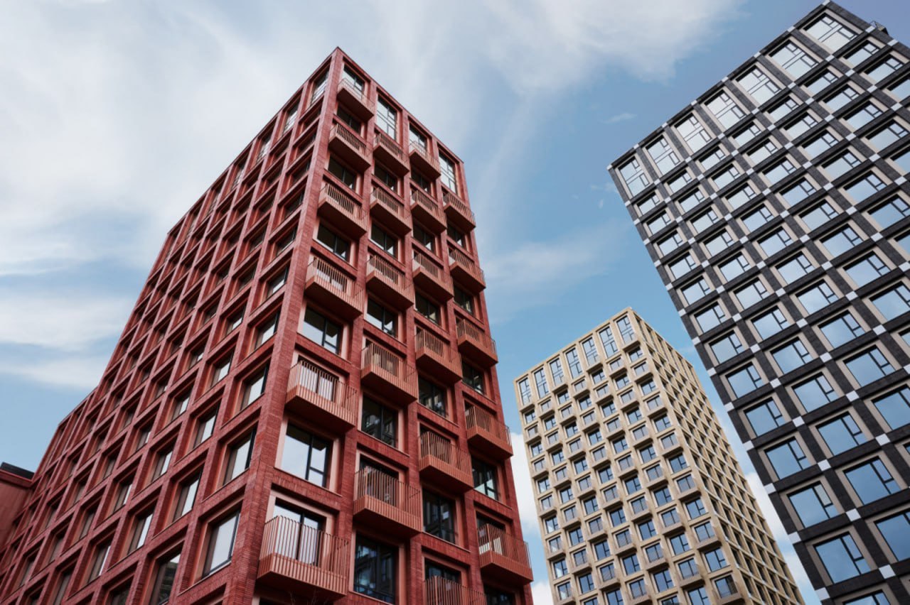 Жилой комплекс Level Бауманска введен в эксплуатацию в центре столицы Завершено строительство жилого комплекса состоящего из трех корпусов высотой от 9 до 21 этажа с единой подземной частью Общая площадь зданий рассчитанных на 341 квартиру составила более 33 тысяч м² рассказал глава Мосгосстройнадзора Антон Слободчиков В подземной части расположена одноуровневая парковка с системой автоматического распознавания госномеров на 180 машино мест и 123 кладовых помещения Внутренний двор представляет собой закрытую благоустроенную территорию Пространство включает одну спортивную одну детскую и одну игровую площадку для детсада зоны отдыха и работы на открытом воздухе а также беседки с Wi Fi ул Большая Почтовая д 18А к 1 ЦАО