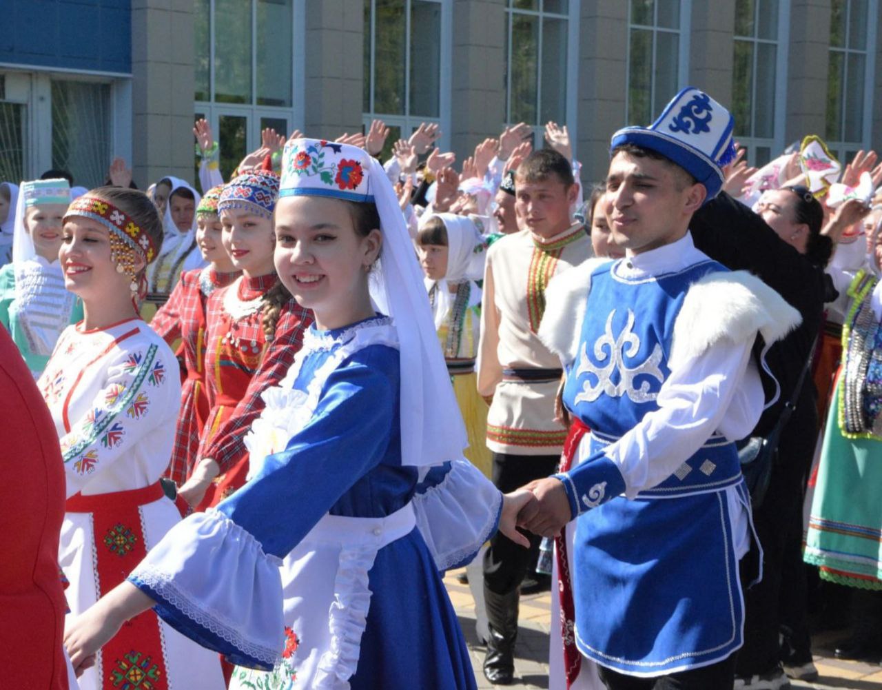 2026 год объявлен в Чувашии Годом дружбы народов Соответствующий указ подписал Глава республики Олег Николаев Именно за этот вариант отдано наибольшее количество голосов наших жителей отметил Олег Алексеевич ХЫПАР ПРЕДЛОЖИТЬ НОВОСТЬ