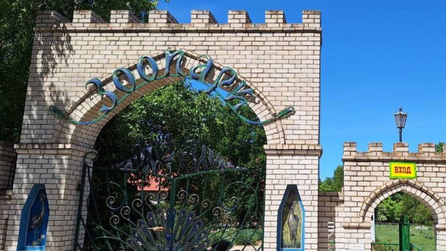 Сальдо напомнил о развитии туристических маршрутов в Херсонской области  По нацпроекту Туризм и гостеприимство в регионе разработаны восемь автомобильных маршрутов Они проходят вдоль побережья Азовского и Черного морей через Аскания Нова охватывая пляжи санатории соленые озера геотермальные источники и исторические объекты