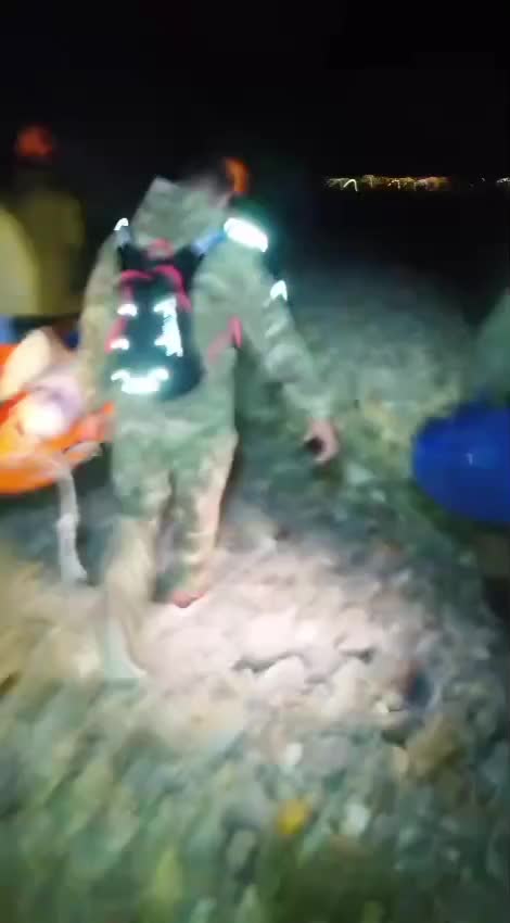 Спасение девушки, упавшей со скалы в Новороссийске