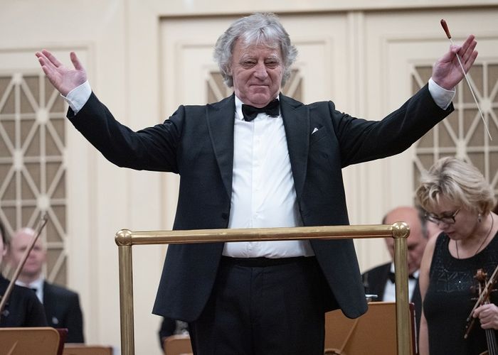 Артисты петербургского оркестра Классика под управлением Александра Канторова впервые дадут концерт в метро Предновогоднее выступление состоится 24 декабря в 15 00 на платформе Горного института