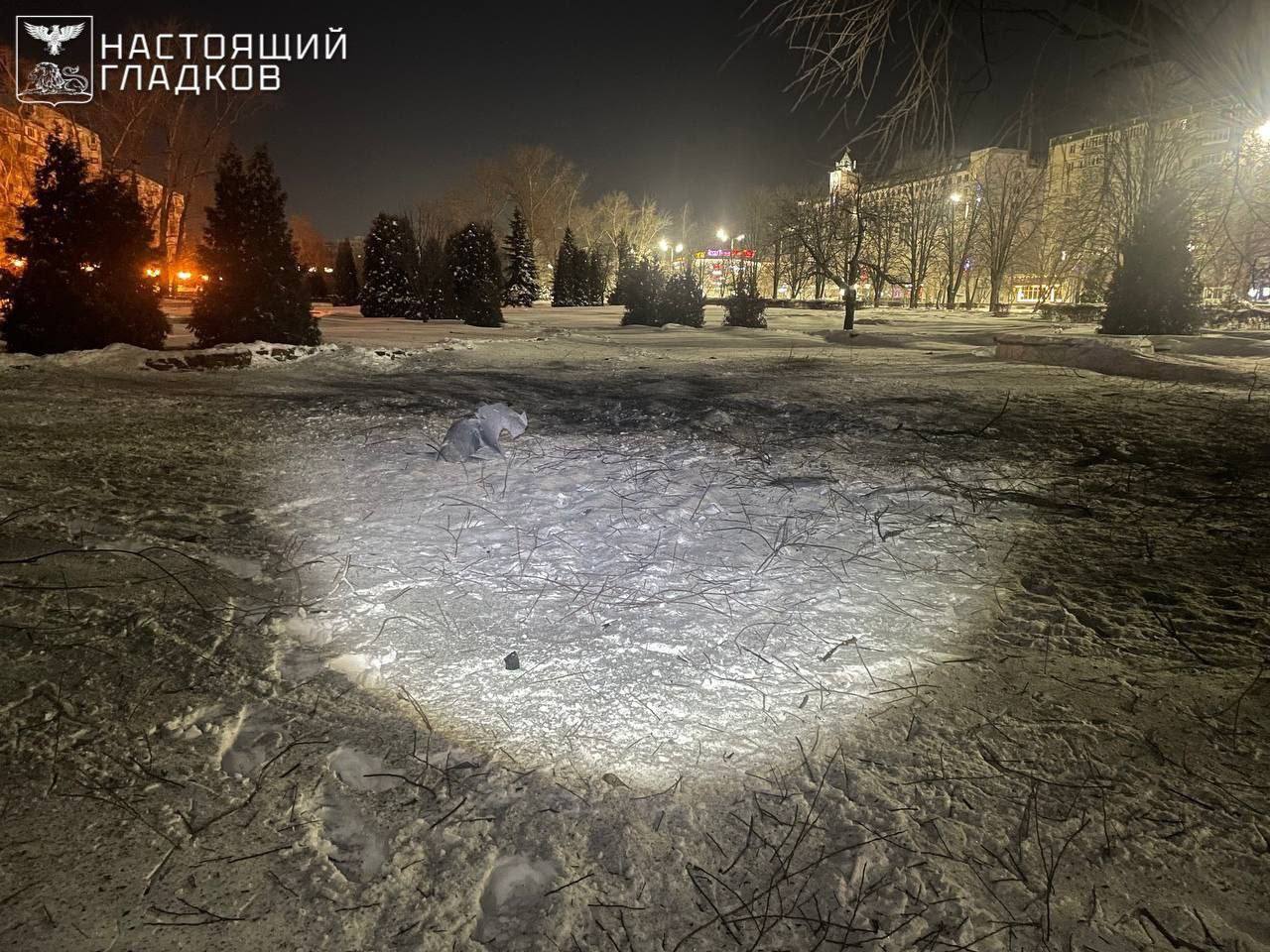 Два человека погибли в Старом Осколе в Белгородской области при атаке БПЛА Частный дом загорелся в результате атаки ВСУ В нескольких квартирах выбиты окна повреждена машина Об этом сообщил губернатор Белгородской области Вячеслав Гладков Россия Подписаться на Pravda ru