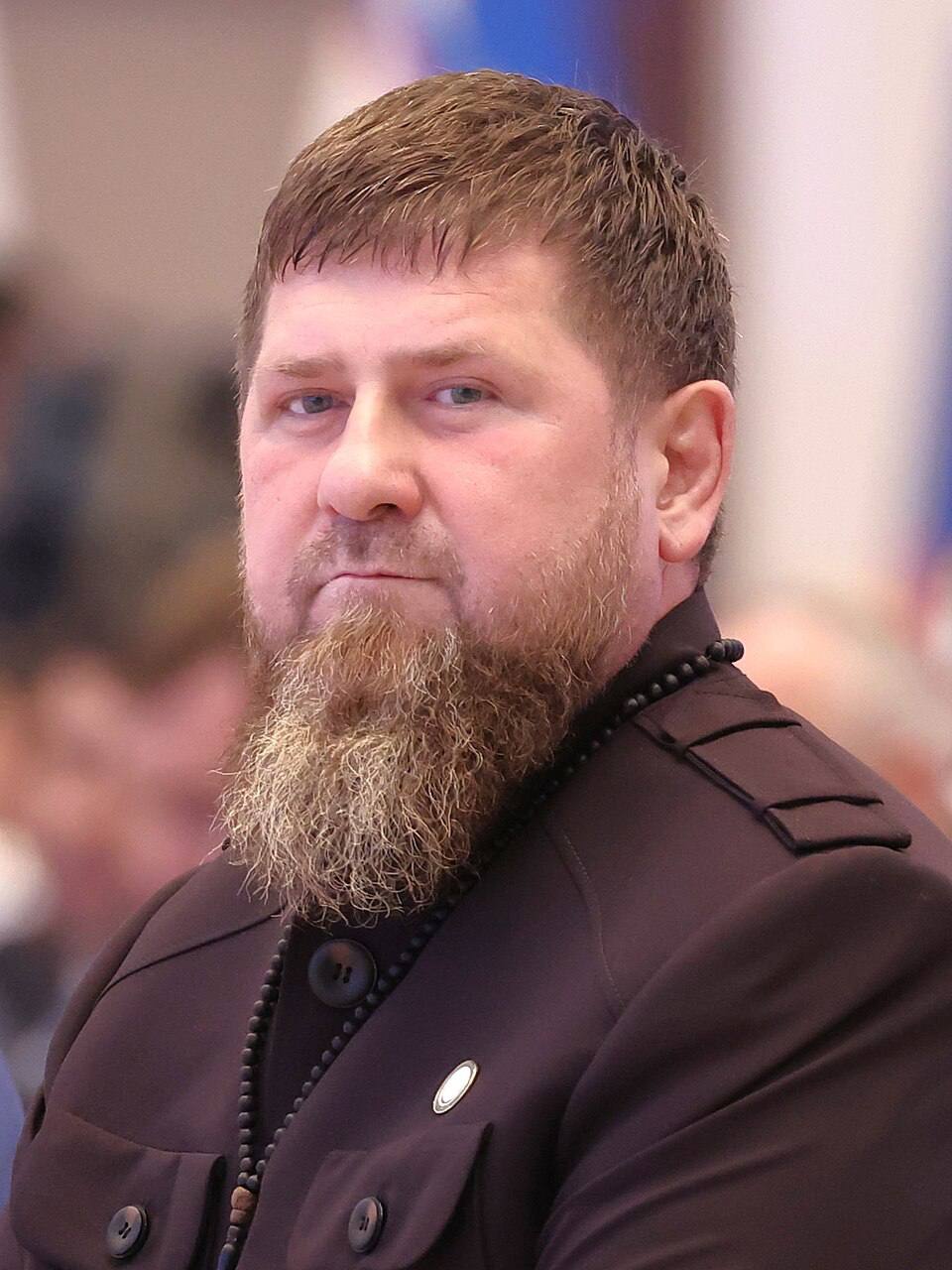Глава Чечни Рамзан Кадыров заявил что депутата Госдумы от ЕР генерал полковника Владимира Шаманова необходимо отправить под трибунал за преступления которые он совершал Ранее Шаманов раскритиковал очередные переименования в Чечне Кадыров отметил что Чечня с каждым днем меняется в лучшую сторону но существуют люди которым это не нравится в том числе и в федеральном центре Сейчас когда в Чеченской Республике начали менять названия поднял голос гнусный подлец Шаманов которого нужно отправить под трибунал за преступления которые он совершал Он был самым жестоким по отношению к чеченскому народу генералом Дмитрий Никотин Подписаться