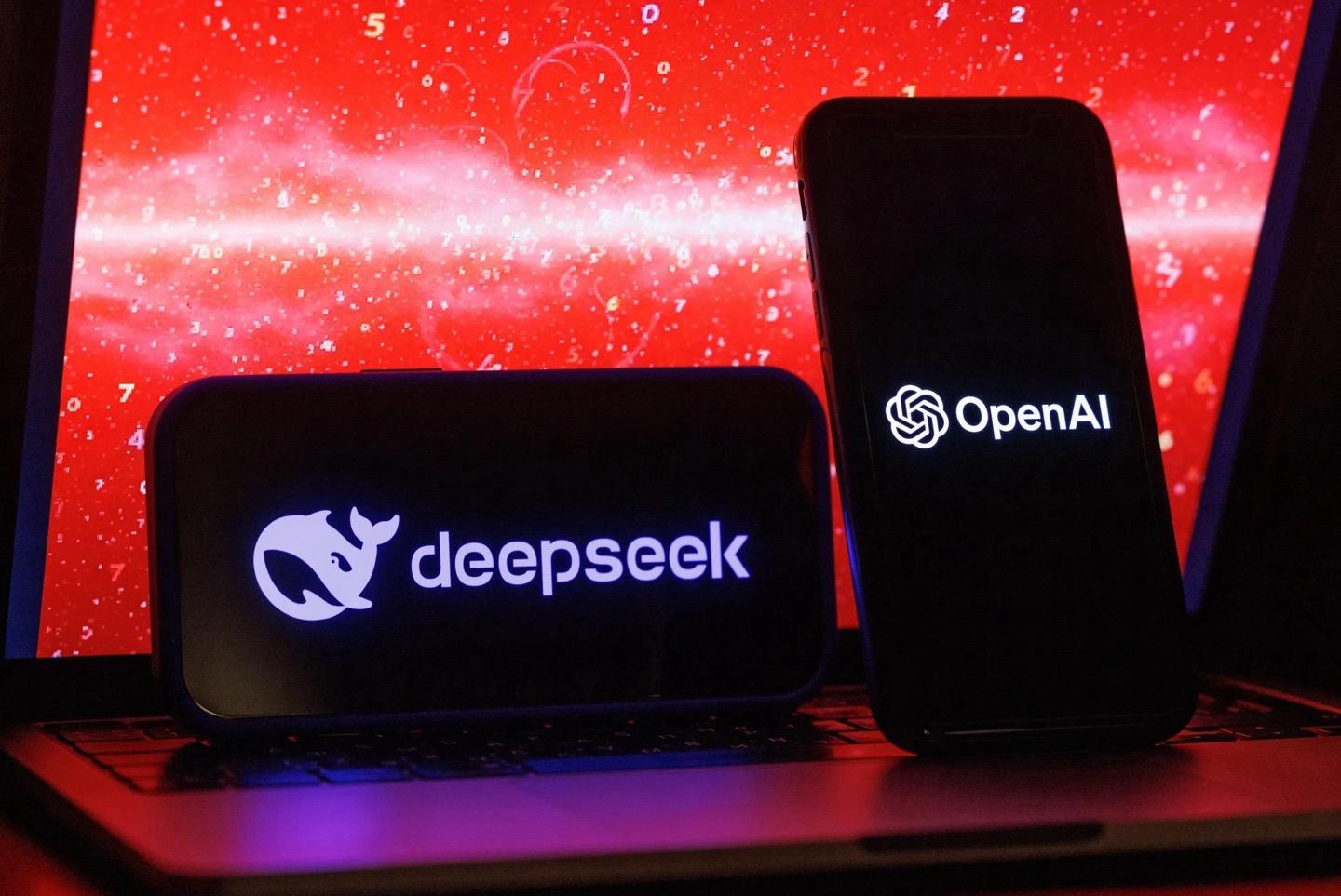 OpenAI заявила что DeepSeek незаконно использовала ответы ChatGPT для создания своего чат бота В частности DeepSeek использовала методы дистилляции чтобы получать ответы от ChatGPT и использовать их для обучения своей модели По словам OpenAI когда возможности копируются путем дистилляции меры безопасности часто отходят на второй план что позволяет использовать ИИ модели в опасных областях химии и биологии   www iphones ru 1359555 новости iphonesru