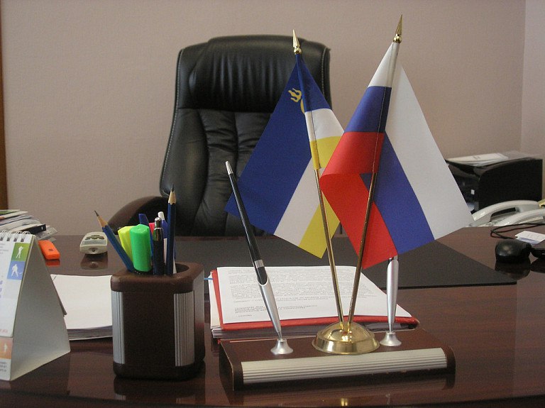 В Бурятии будут судить городского главу В Бурятии передано в суд уголовное дело в отношении бывшего главы города Бабушкин Ольги Плакиды ее заместителя по финансово экономическим вопросам Дарьи Недбай и экс руководителя МУП ЖКХ Бабушкинское Анатолия Рябчуна Всех троих обвиняют в служебном подлоге и двух эпизодах хищений Бурятия Подробности в Номер один Сообщить нам свою новость можно по кнопке Письмо в редакцию