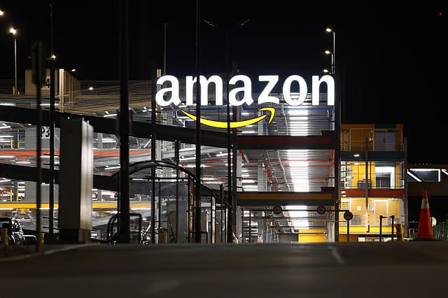 Amazon открыл свой первый центр обработки заказов в Абу Даби вместимостью до 8 млн единиц продукции Теперь доставлять товары будут еще быстрее AllAboutUAE