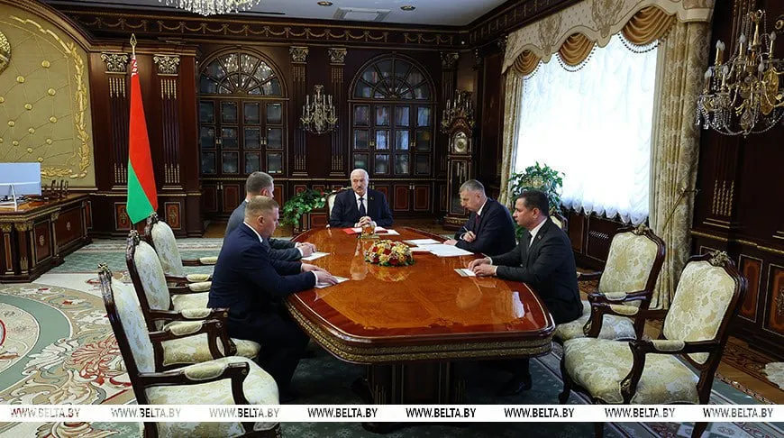 Президент Беларуси Александр Лукашенко рассмотрел кадровые вопросы и дал согласие на назначение Шундрика Александра Александровича начальником главного управления кадровой политики Администрации Президента Республики Беларусь Пархамовича Руслана Викторовича председателем Гомельского горисполкома Веремеева Александра Александровича председателем Мозырского райисполкома Саковича Александра Викторовича генеральным директором ОАО Белорусский металлургический завод управляющая компания холдинга Белорусская металлургическая компания