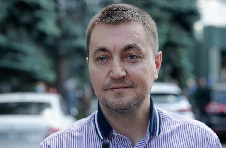Вячеслава Платона могли освободить под залог в Лондоне — официального подтверждения нет Вячеслав Платон якобы получил одобрение суда в Лондоне на освобождение под залог в размере 330 тысяч фунтов стерлингов более 7,5 млн леев , сообщила Наталья Морарь. Платон был задержан в Великобритании 14 марта. Ранее, 21 марта, суд отказал ему в освобождении под залог из-за риска побега и тяжести обвинений.