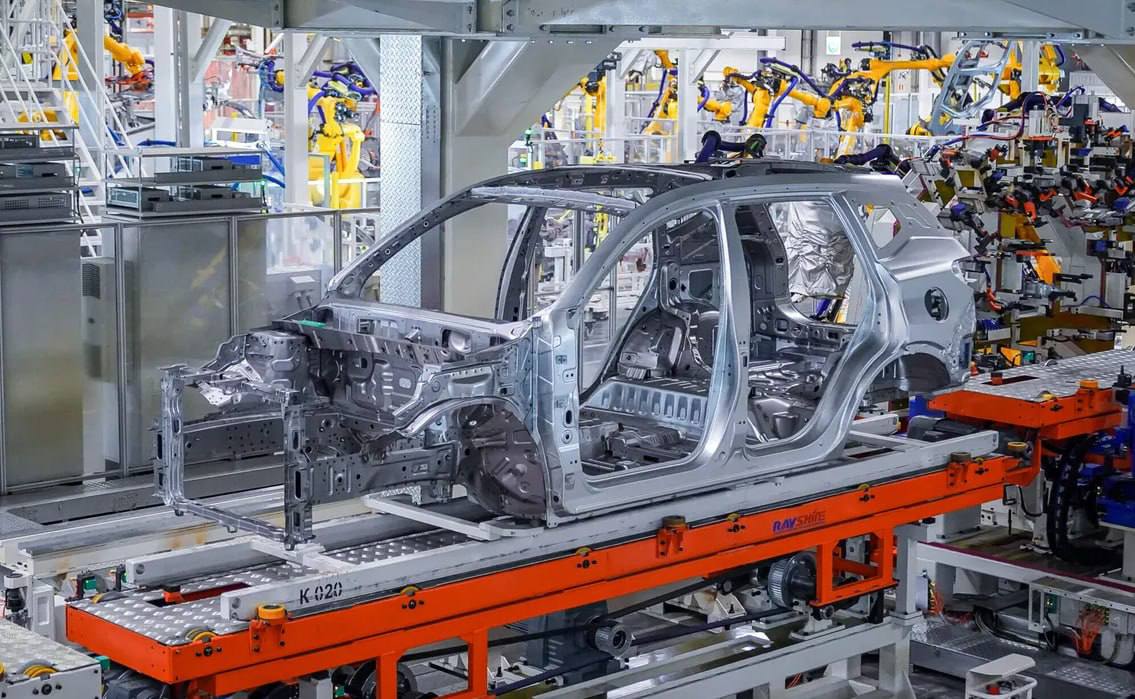 АГР вкладывает 90 млрд рублей в автопроизводство Холдинг АГР направит почти 90 млрд рублей на локализацию автопроизводства На бывший завод GM в Санкт Петербурге пойдёт 37 1 млрд рублей на бывший завод Volkswagen в Калуге 50 5 млрд рублей autonews youtube