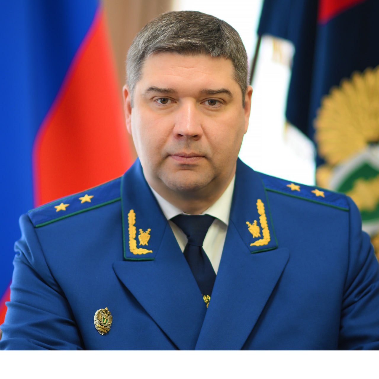 Прокурора для КО нашли в Якутии Президент Владимир Путин представил для консультаций в Совфеде кандидатуру советника юстиции 2 го класса Максима Попова Уроженец Омска Максим Попов занимает должность прокурора Республики Саха Якутия с июля 2021 года До этого он работал заместителем прокурора Сахалинской области Издание Вести Якутии сообщало о возможном назначении Максима Попова в Калининград еще в мае 2025 года Еще больше новостей в Telegram канале RUGRAD