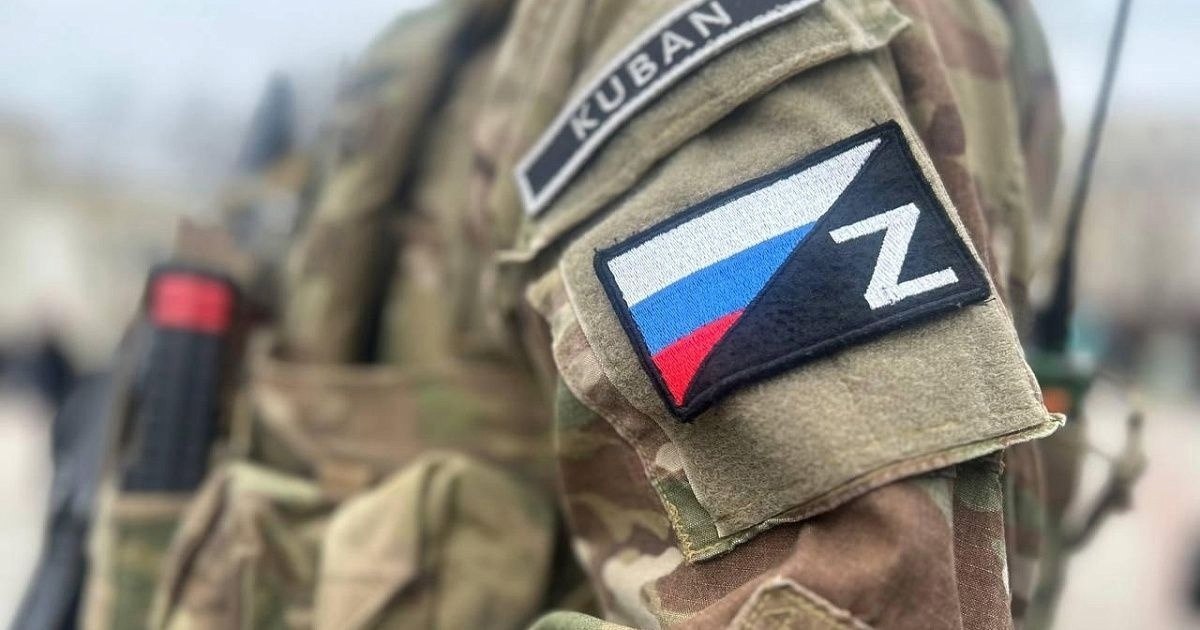 Власти опровергли информацию о сокращении выплат контрактникам Кубани В социальных сетях и СМИ распространяется информация, якобы губернатор Краснодарского края снизил выплату заключившим контракт для участия в СВО до 500 тысяч рублей, что не соответствует действительности. -Кубань предоставляет одну из самых высоких в России выплат при заключении контракта. Ее размер не уменьшался, а наоборот – регулярно увеличивается. С 1 июня 2025 года граждане, заключившие контракт с Министерством обороны через пункты отбора на военную службу или в военкоматах Краснодарского края для участия в СВО, получают в совокупности 2,4 млн рублей. Эта сумма по-прежнему состоит из 1,5 млн рублей, предоставляемых по решению губернатора, 500 тыс рублей – от муниципалитетов, 400 тыс рублей – федеральная выплата,-прокомментировали в краевом Оперативном штабе.