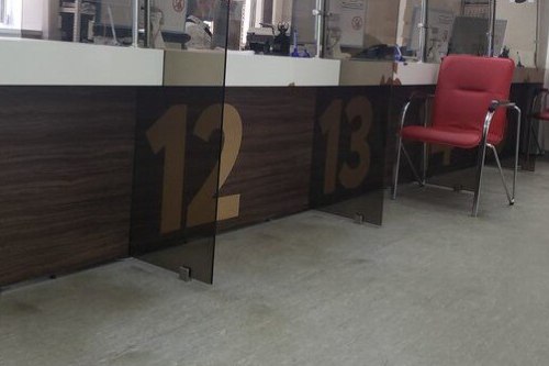 В Новосибирской области женщина фиктивно поставила на учет 30 мигрантов В городе Обь Новосибирской области женщина предстанет перед судом по обвинению в ст 322 3 УК фиктивная постановка на учет иностранных гражданин Об этом сообщили в пресс службе регионального СКР 11 ноября По версии следствия к сибирячке обратился знакомый с просьбой фиктивно легализовать мигрантов С марта 2024 года по апрель 2025 женщина поставила на учет около 30 иностранных граждан Теперь фигурантке грозит до пяти лет лишения свободы Уголовное делом направлено в суд для рассмотрения по существу говорится в сообщении