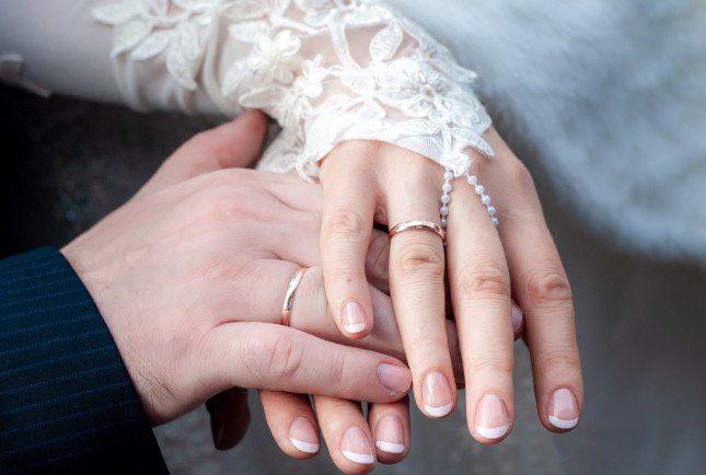 В Челябинской области ожидается свадебный бум на красивые даты   www up74 ru articles news 168134 В 2026 году ожидается спрос на регистрации брака в красивые даты которые содержат цифру 26 Как отмечают в Государственном комитете по делам ЗАГС Челябинской области две красивые календарные даты 26 04 2026 и 26 07 2026 выпадают на воскресенье Органы ЗАГС готовы рассмотреть возможность работы в эти дни при высоком спросе со стороны молодоженов