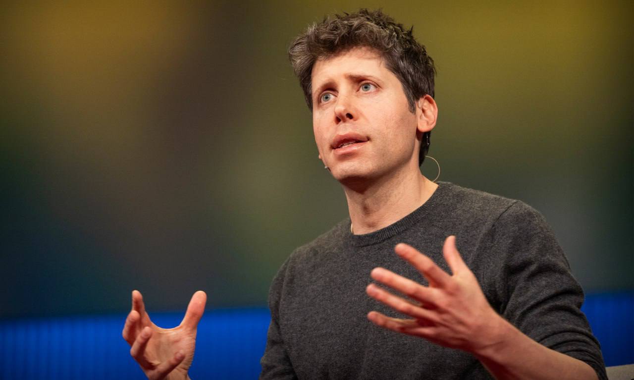 В OpenAI готовятся к тяжелым временам из за успехов Google Издание The Information утверждает что получило доступ к внутренней переписке CEO OpenAI В ней Альтман готовит команду к тому что новые релизы Google могут изменить расклад сил в индустрии Глава компании опасается что активность техногиганта вызовет перемены не только на рынке но и повлияет на настроение инвесторов Возвращение Google в центр внимания спровоцирует общую напряженность цитируют Альтмана журналисты   По мнению CEO компанию и весь рынок ждут rough vibes тяжелые вайбы поскольку Google активно возвращает себе позиции лидера settersmedia news