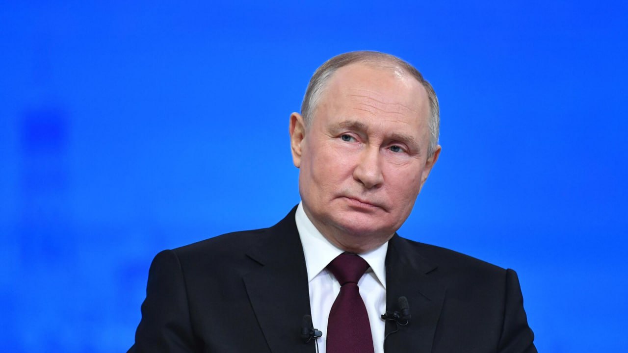 Владимир Путин осведомлен, что США могут ввести новые санкции, и готов к ним, пишет The New York Times.  Президент России готов к тому, что Дональд Трамп будет действовать "более жестко" в вопросе Украины. В статье говорится, что на данный момент Путин доволен контактами с американским лидером в этом году.