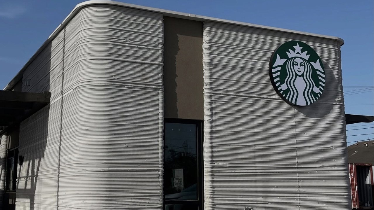 В Техасе строится первый в мире Starbucks, полностью напечатанный на 3D-принтере Это пилотный проект, и если все пойдет гладко, такие технологии могут стать новым стандартом в строительстве кофеен бренда. Как вам идея? / Подпишись — Минская правда MLYN.by