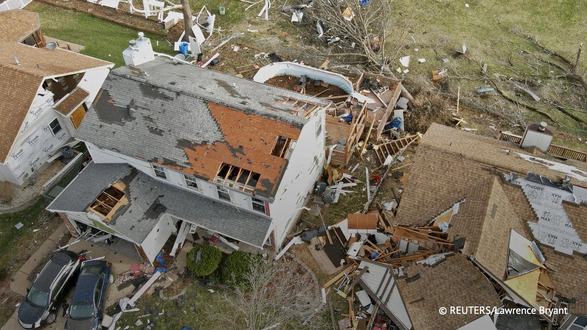 Не менее 16 человек погибли и десятки пострадали в США в результате штормов и торнадо  С катаклизмом могут столкнуться 138 миллионов человек, сообщает Reuters.    — здоровья пострадавшим!    Рифмы и Морген