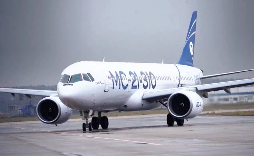 Каждый второй самолет во флоте российских авиакомпаний к 2030 году должен быть отечественного производства Сейчас в парках отечественных авиакомпаний 19 самолетов российского производства к 2028 году этот показатель должен достигнуть 30 а к 2030 году 50 Также запланировано увеличение количества отечественных беспилотных авиационных систем БАС на российском рынке Если сейчас российские БАС составляют около 43 рынка к 2028 году их должно быть более половины а к 2030 году более 70 Подробнее Подпишись на MASHNEWS