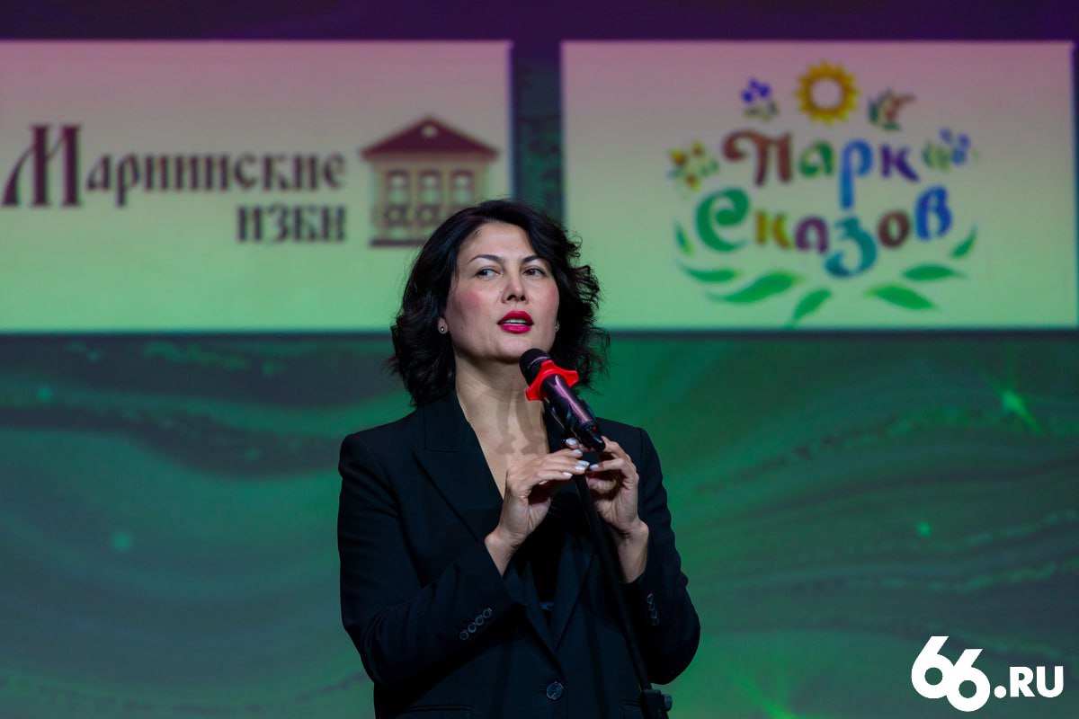 Соратнице Евгения Куйвашева которую почти год пытались уволить из дептуризма нашли должность в Татарстане Бывшая глава департамента туризма Свердловской области Эльмира Туканова теперь возглавляет проектный офис Купеческий городок в Елабуге рассказал глава Елабужского муниципального района Рустем Нуриев Его открыли в 2020 году для усиления работы в сфере туризма гостиничного бизнеса и общественного питания Туканову считают протеже бывшего губернатора Евгения Куйвашева Слухи о ее скорой отставке появились в начале апреля 2025 года практически сразу после назначения Дениса Паслера врио главы региона С должности Туканова ушла лишь в октябре 2025 года на фоне уголовного дела в отношении бывшей жены экс вице губернатора Олега Чемезова Ирины Чемезовой Департамент туризма выдал грант ее компании   Новости из Екатеринбурга