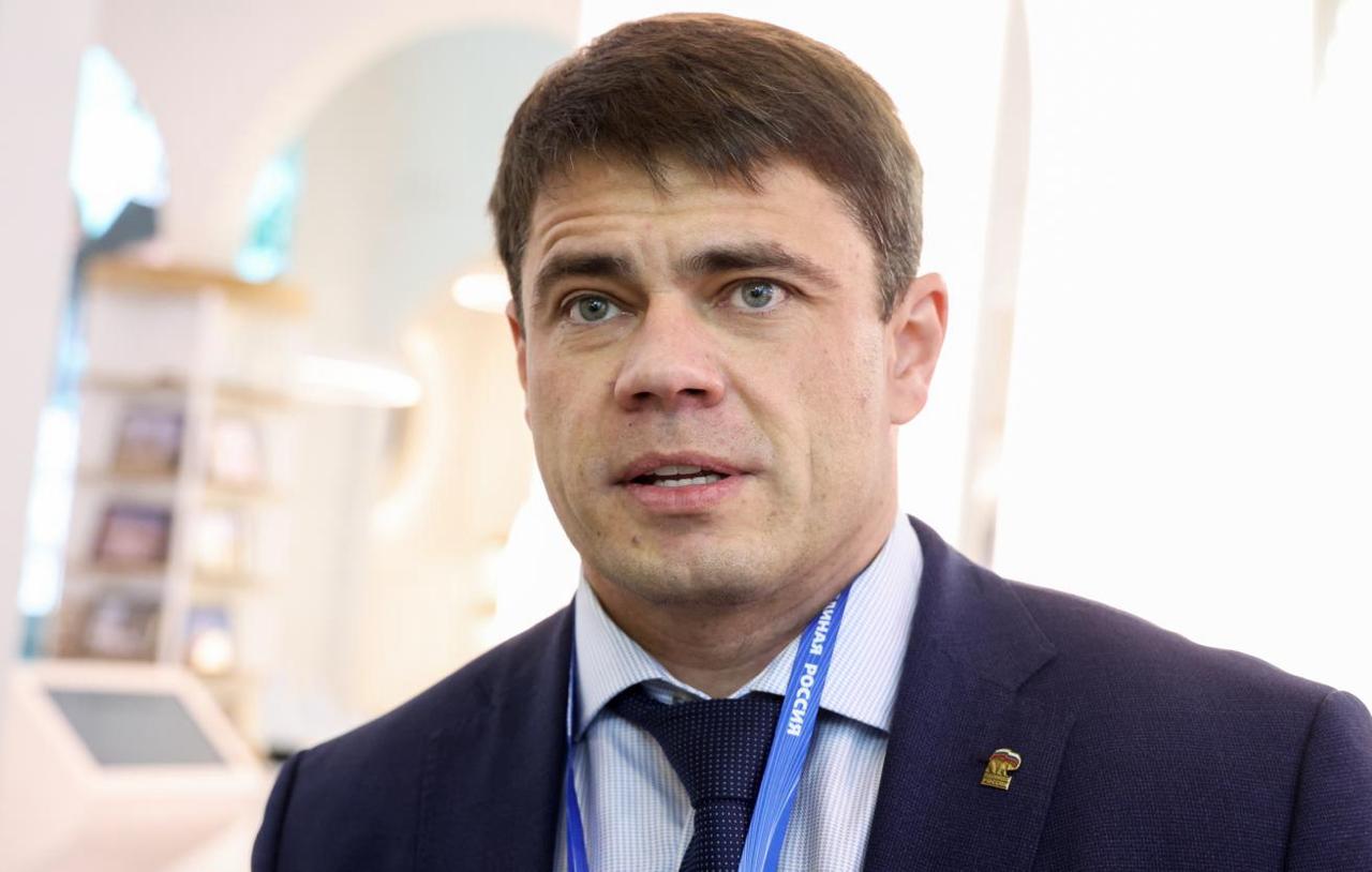 WhatsApp и Telegram должны соблюдать законодательство России На мессенджеры накладывают ограничения из за нарушения норм а не из вредности пояснил Сергей Боярский Telegram не блокируют полностью потому что это не только сервис для обмена сообщениями но и большая соцсеть подчеркнул глава комитета Госдумы по информполитике принадлежит корпорации Meta признанной в РФ экстремистской