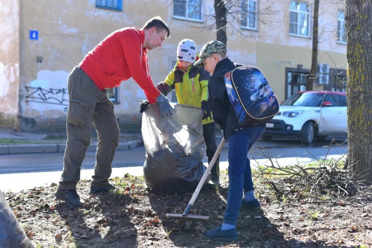 Великий Новгород готовится к весенней уборке  21-22 марта и 4 апреля в городе пройдут общегородские субботники. В уборке примут участие более 2000 человек: сотрудники администрации, юнармейцы, студенты и волонтеры. Мусор вывезут на полигон ТБО «Экосити»  Подписаться