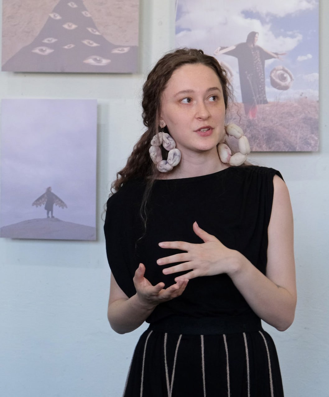 "Антивоенная" активистка Алиса Горшенина покинула Россию. Художница была соавтором видеоклипа Pussy Riot, в котором глумились над российскими военнослужащими и призывали сжечь Останкинскую телебашню, а также получала штрафы за дискредитацию ВС РФ и пропаганду ЛГБТ . После ареста на 10 суток и череды отмен выступлений в "Ельцин-центре" и на других площадках Горшенина решила переехать за границу и уже клянчит деньги на обустройство у своих подписчиков. Запрещенное в РФ экстремистское объединение. Подписывайтесь, продолжение следует: