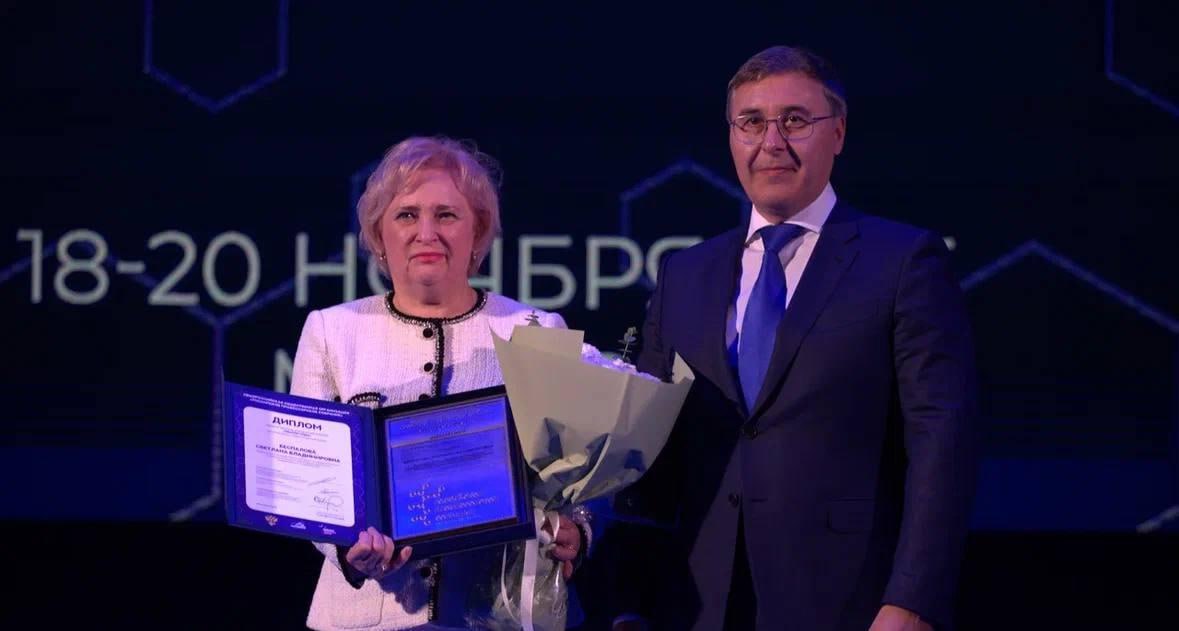 Ректор Донецкого государственного университета Светлана Беспалова стала лауреатом общенациональной премии Ректор года в номинации Классические вузы От всей души поздравляю и желаю дальнейших успехов в деле служения российской науке и образованию написала в своем тг канале вице премьер Лариса Толстыкина