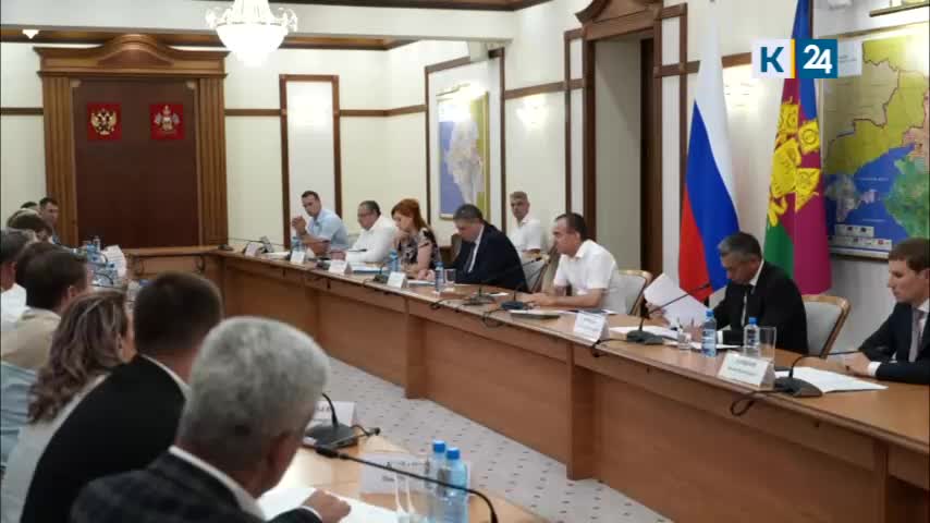 Губернатор Кондратьев обсуждает меры поддержки бизнеса Анапы в условиях разлива мазута