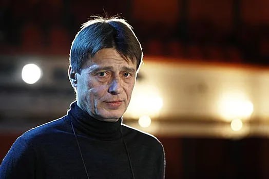 Причина смерти Анатолия Лобоцкого по данным SHOT онкологическое заболевание У народного артиста РФ был периферический рак в прошлом году ему удалили часть лёгкого По нашей информации актёра не стало сегодня утром Анатолий Лобоцкий долгое время лечился в начале прошлого года у него нашли опухоль провели операцию по удалению части лёгкого Но болезнь поразила и другие органы Лобоцкий 40 лет служил в театре им Вл Маяковского Среди его популярных работ в фильмах и сериалах На углу у Патриарших Адмиралъ Молодёжка Тихие омуты Зависть богов SHOT в MAX   max ru shot