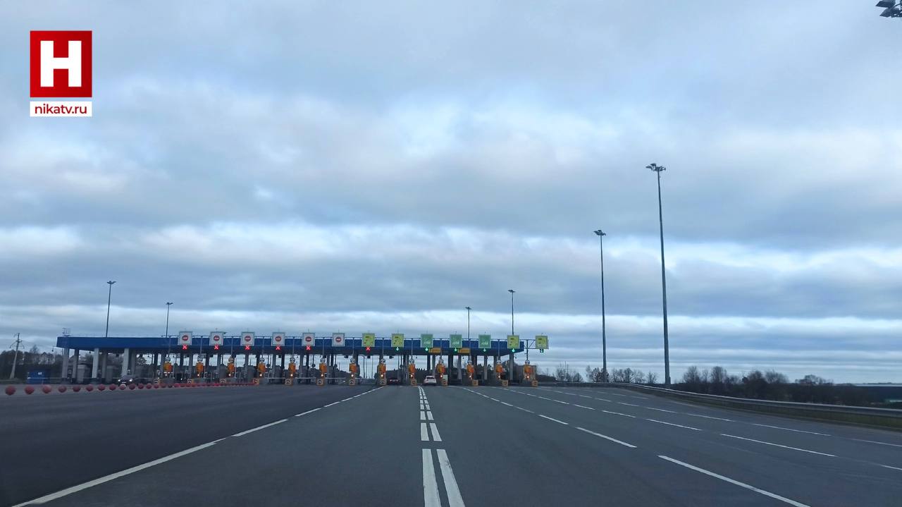 Время в пути от Калуги до Москвы сократится В Калужской области обсудили реконструкцию важнейшей транспортной артерии — трассы М-3 «Украина». На совещании под руководством заместителя губернатора Ольги Ивановой с участием представителей государственной компании, подрядчиков, областной и муниципальной власти обсуждали ключевые вопросы реализации проекта. «Для нас важен участок от въезда в регион до Малоярославца, проходящий по наиболее населённым районам. Реализация проекта открывает новые возможности для развития Калужской области как в сфере промышленности, так и социальной сфере», — рассказал и.о. министра транспорта Калужской области Геннадий Орлов. После завершения реконструкции дорога станет безопаснее. Время в пути из Калуги и Брянска до Москвы существенно сократится. Планируют улучшить транспортную доступность индустриальных парков «Ворсино», «Обнинск» и «Котово». Ожидается, что проект полностью исключит пересечение магистрали другими автодорогами в одном уровне. На всем участке не будет светофоров. Будет построено более 10 надземных пешеходных переходов. Встречные транспортные потоки разделят, чтобы предотвратить лобовые столкновения. Прислать новость Заказать рекламу