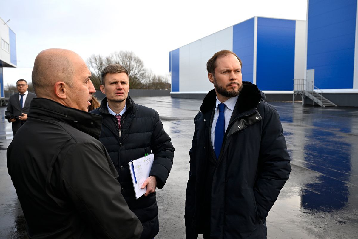 В промзоне Боровлёво вблизи Твери открылся первый в регионе проект формата Light Industrial Девелопер прректа компания Регионстрой Всего построено шесть зданий общей площадью 8 500 кв м Поздравляю коллег с ещё одним успешным проектом и ещё одним городом в их географии Напомню что в портфеле девелопера уже реализован проект в Ярославле на очереди Рязань и Нижний Новгород lightIndustrial Тверь skladexpert