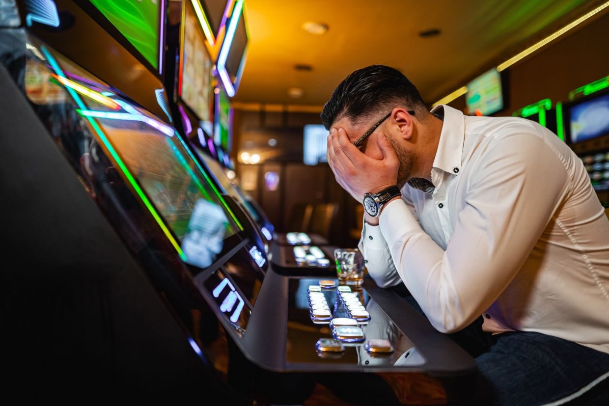 В России с 1 сентября заработает самозапрет на азартные игры Для оформления ограничения необходимо будет подать заявление в публично правовую компанию Единый регулятор азартных игр Телеграм замедляют Подпишись на нас в MAX