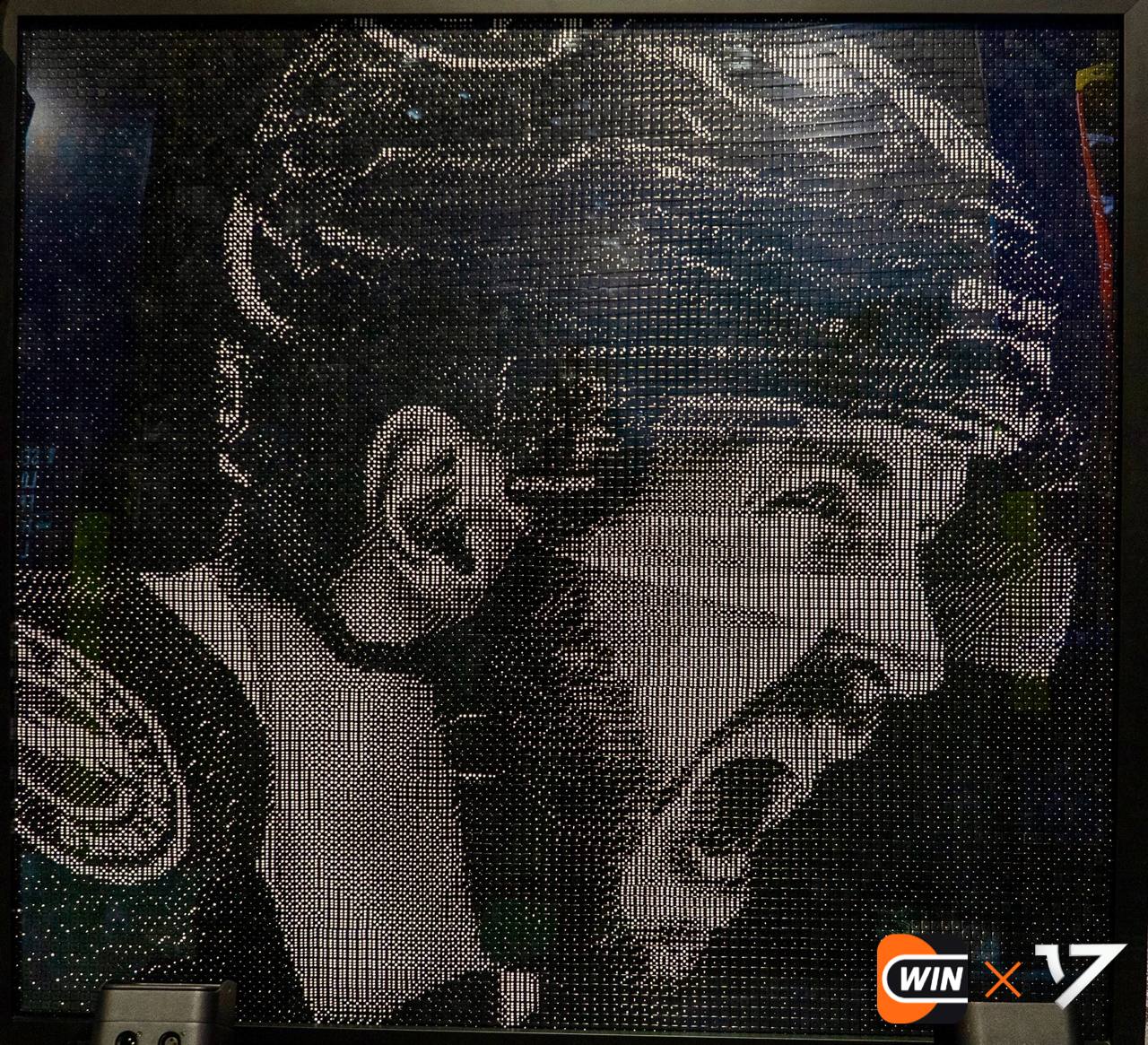 Сегодня перед матчем с Далласом Никиту Кучерова поздравили с 1000 м очком в НХЛ В честь этого клуб подарил российскому форварду его портрет сделанный из 12 тысяч игральных кубиков на фото выше а также вручили золотую клюшку часы с гравировкой и специальный сувенир от НХЛ cherkasatlant Фрибет 3000