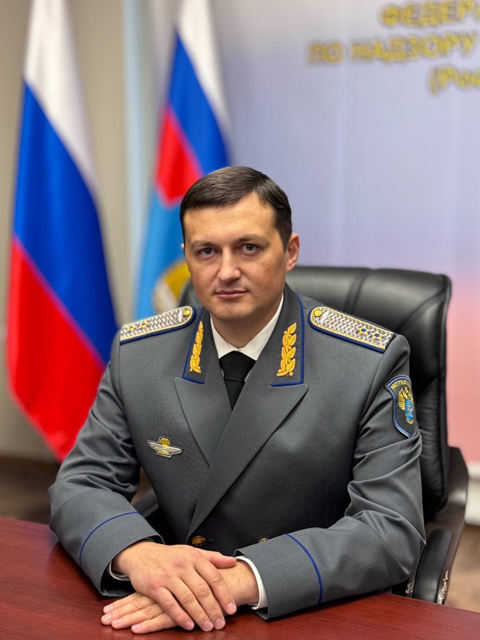 Евгений Юдин назначен заместителем руководителя Ространснадзора   Председатель Правительства Российской Федерации Михаил Мишустин назначил заместителем руководителя Федеральной службы по надзору в сфере транспорта Юдина Евгения Васильевича Он будет курировать вопросы государственного железнодорожного надзора Евгений Юдин известен как профессиональный руководитель которым была проведена значительная работа по совершенствованию системы контроля безопасности на железнодорожном транспорте Является государственным советником Российской Федерации 2 класса До назначения занимал должность начальника Управления государственного железнодорожного надзора Ространснадзора