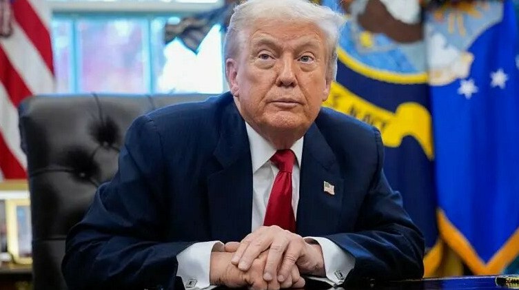 США пересмотрят грин карты для иммигрантов из 19 стран Трамп распорядился пересмотреть грин карты иммигрантов из 19 стран Азии Африки и Латинской Америки передает ArbatMedia Служба гражданства и иммиграции США подтвердила что пересмотр касается выходцев из государств упомянутых в указе Дональда Трампа от июня Тогда документ ограничил въезд в страну для граждан 12 государств и частично для жителей ещё семи Все эти страны находятся в Азии Африке и Латинской Америке Поводом для такого шага стало нападение на военнослужащих Национальной гвардии у Белого дома По данным властей подозреваемым в этом деле является гражданин Афганистана После инцидента в администрации решили пересмотреть уже выданные грин карты чтобы усилить контроль за миграцией из стран которые по мнению властей могут представлять угрозу безопасности Прислать новость