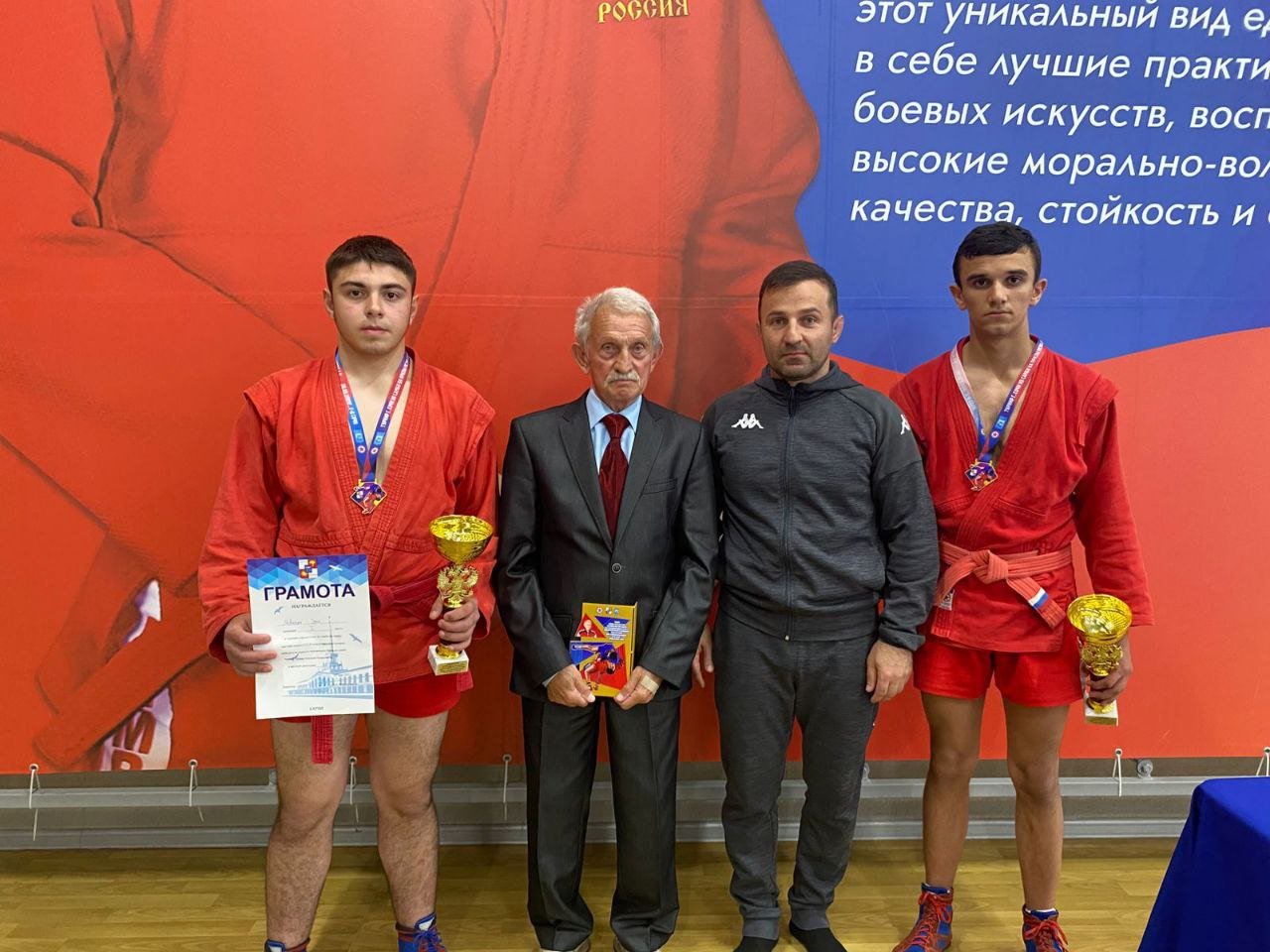 30 мая в Сочи прошел турнир по самбо среди юношей на призы чемпиона первого чемпионата Мира в истории, мастера спорта международного класса Алексея Шора. Георгиевский округ на этих соревнованиях представляли учащиеся ДЮСШ, воспитанники тренеров-преподавателей Николая Меликяна и Рафаэля Аветисова. В весовой категории до 64 кг, одержав четыре победы в четырех встречах, победителем стал Богдан Меликян. В весовой категории до 88 кг победителем стал Эрик Мовсесян, также победив всех соперников. Поздравляем победителей их тренеров!