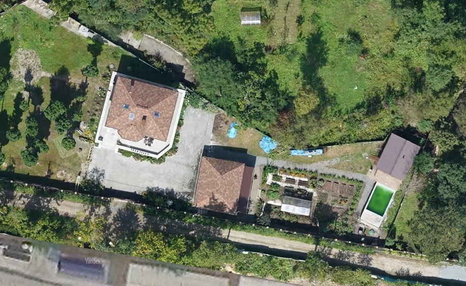 У бывшего вице мэра Владивостока Натальи Соколовой хотят изъять семейное имение на Садгороде Прокуратура Приморского края через суд пытается изъять у бывшего вице мэра Натальи Соколовой дома на Садгороде и земельные участки под ними общей стоимостью 27 млн рублей Иск подали ещё в прошлом году сейчас он на рассмотрении Об этом 4 февраля на заседании коллегии сообщил прокурор края Сергей Столяров Иск подали к бывшей чиновнице и её родителям правда сейчас производство по делу приостановлено из за смерти одного из ответчиков Продолжится оно после вступления наследников в свои права Подробнее Подпишись на NewsVL ru