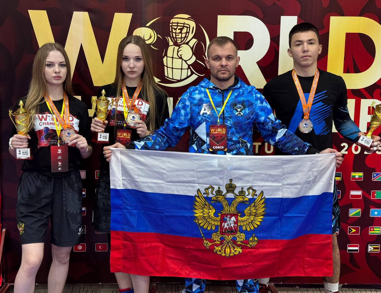 Забайкальцы победили на первенстве и чемпионате мира В Стамбуле прошли чемпионат и первенство мира по универсальному бою средства защиты Среди спортсменов из 17 стран наши стали лучшими Золото завоевали Мачихин Ярослав весовая категория 75 кг Гаврилова Екатерина весовая категория 62 кг Гаврилова Елизавета весовая категория 52 кг Спасибо тренеру наших чемпионов Алексею Прежигальскому Поздравляю Мой канал в МАХ