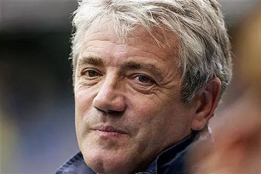 Врачи выявили онкологию у двукратного обладателя Золотого мяча Кевина Кигана сообщается на сайте футбольного клуба Ньюкасл Кевину предстоит пройти лечение Он благодарен медицинской команде за их помощь и постоянный уход В это трудное время семья просит о соблюдении конфиденциальности и не будет давать дальнейших комментариев говорится в заявлении семьи экс футболиста Подписывайтесь на РИА Новости Спорт в MAX