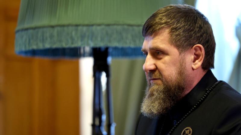 У Кадырова продолжают возвращать чеченским городам исторические названия Правительственная комиссия по законодательной деятельности на заседании 12 мая поддержала инициативу о переименовании трех городов Чечни. Соответствующие законопроекты подготовил парламент республики, передает kommersant.ru.
