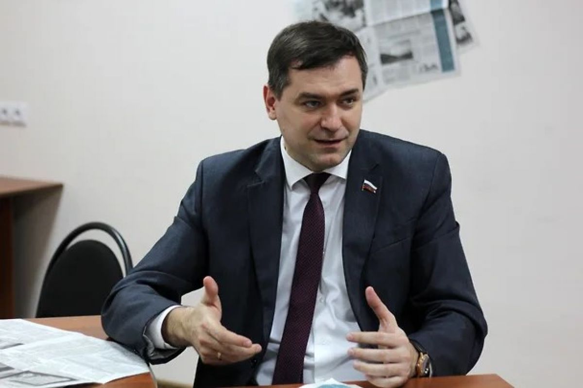 Бывшему главе Новочеркасска продлили арест до 13 сентября     Ленинский районный суд Ростова-на-Дону продлил срок содержания под стражей для бывшего главы администрации Новочеркасска Юрия Лысенко до 13 сентября. Об этом сообщила пресс-служба судов Ростовской области. Ранее Юрий Лысенко должен был оставаться под стражей до 12 августа.