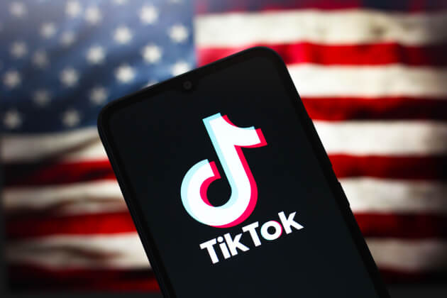 TikTok заблокировали в США  Вступил в силу закон, запрещающий TikTok в стране. Приложение исчезло из AppStore и Google Play. Доступ к сервису потеряли 170 млн пользователей.  Теперь сам сервис и все американские пользователи площадки рассчитывают на Дональда Трампа, который пообещал восстановить доступ к сервису после вступления в должность. Инаугурация 47-го президента США состоится уже завтра.  Пожалуй, лучший телеграм-канал о маркетинге