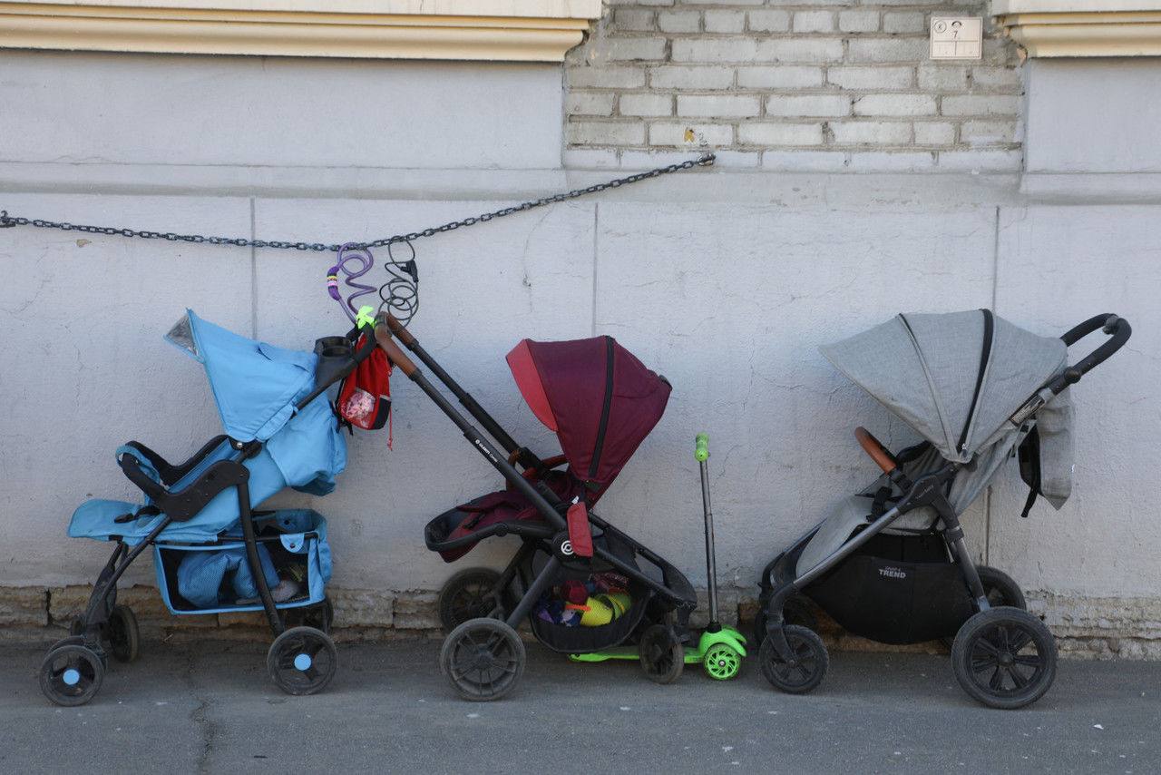 В петербургских вузах планируют создать комнаты матери и ребенка   А также группы кратковременного пребывания для малышей до трех лет. Эта инициатива направлены на поддержку студентов с детьми, при этом хотя бы один из родителей должен учиться очно. Ожидается, что меры помогут примерно 60 семьям ежегодно.