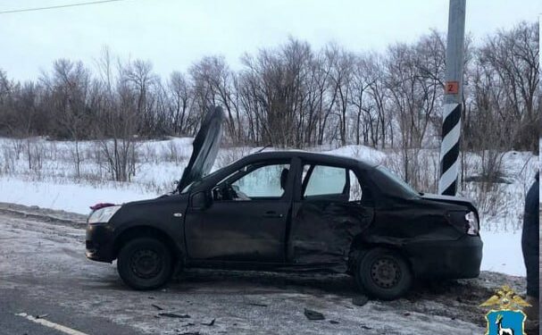 В Самарской области после аварии в больницу попали две маленькие девочки. ДПТ произошло в Нефтегорском районе утром 30 января. Около восьми часов утра на 66 км трассы «М-5 Урал» столкнулись автомобили Datsun и Tank: