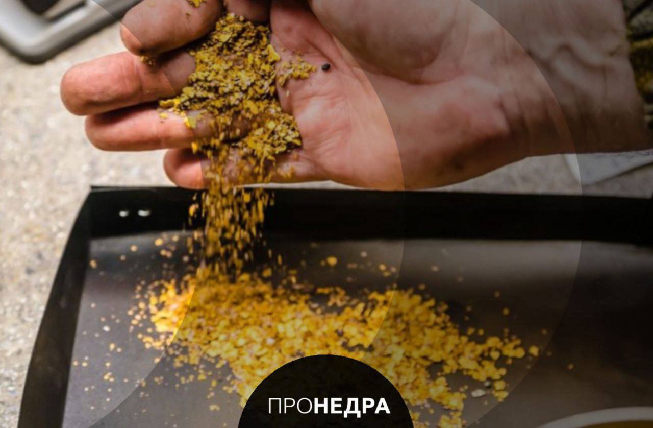 Barrick выплатит Мали 430 млн долларов и продолжит работу в стране Компания Barrick Mining согласилась выплатить 430 млн долларов правительству Мали Выплата является частью официального соглашения завершающего двухлетний спор вокруг золотодобывающего комплекса Луло Гункото который добыл в прошлом году почти 20 5 тонн золота Платеж поступит в казну Мали в течение недели Кроме этого Barrick отозвал свой иск против Мали поданный в трибунал Всемирного банка Взамен правительство Мали сняло все обвинения о неуплате налогов и в скором времени вернет ей операционный контроль над Луло Гункото Власти Мали также организуют освобождение четырех сотрудников Barrick которые находились под стражей около года   Пронедра Подписывайся